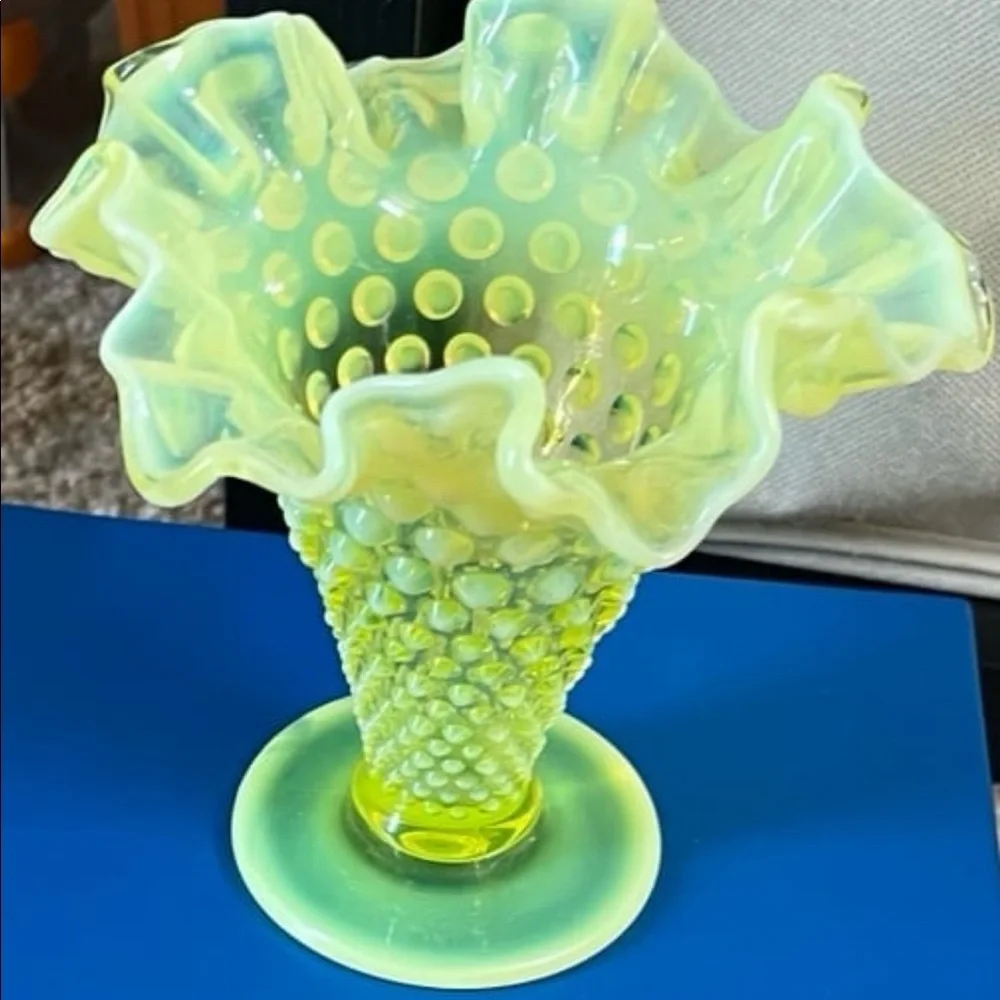 •Vintage Fenton Vase Topaz Yellow Hobnail Uranium Vase• - Picture 12 of 12